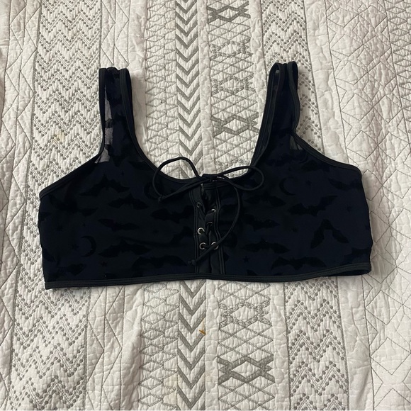 Black Lace-Up Bat Print bathing suit top / Plus size - Picture 2 of 7